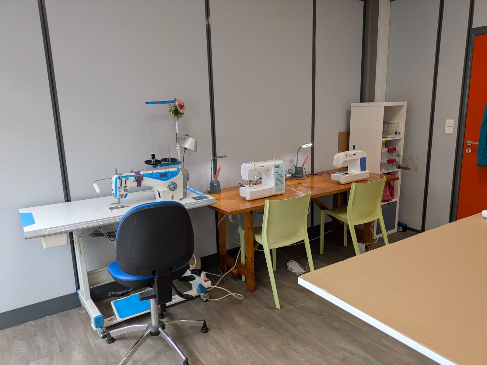 Machines à coudre professionnelles dans l'atelier
