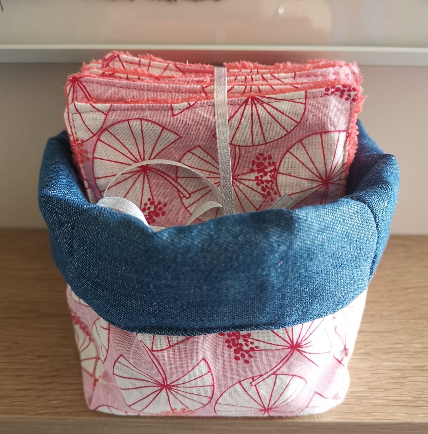 Lot de lingettes démaquillantes lavables dans leur panier
